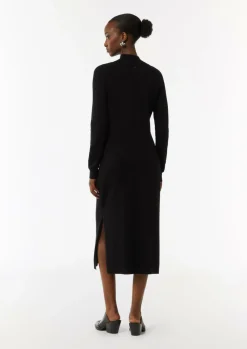 Antalliertes Strickkleid mit Turtleneck und seitlichen Schlitzen-Comma New