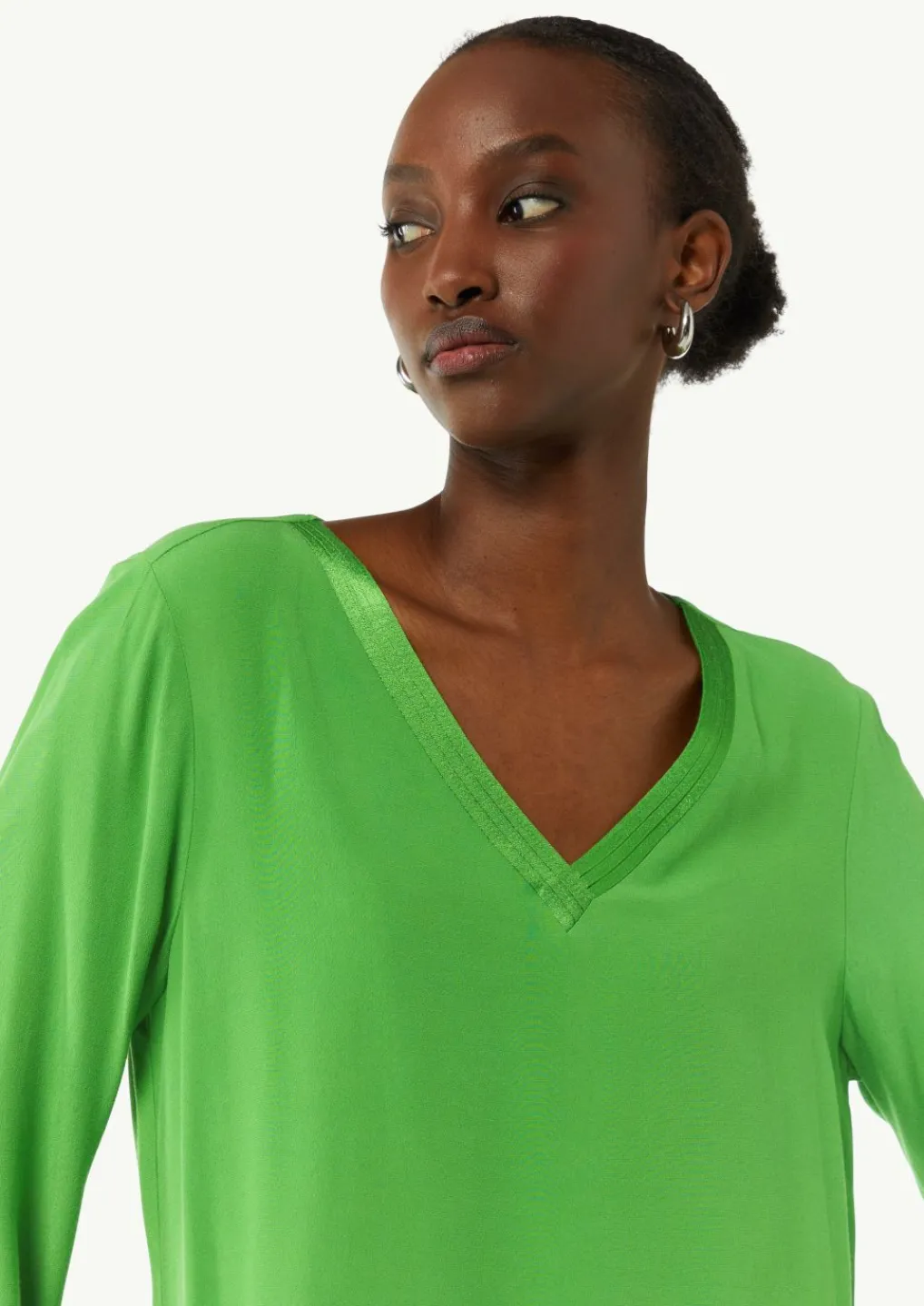Bluse mit V-Ausschnitt und Satinblende-Comma New