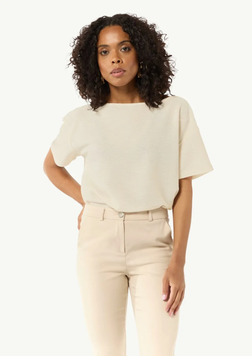 Boxy-Shirt aus Feinstrick mit U-Boot-Ausschnitt-Comma Fashion