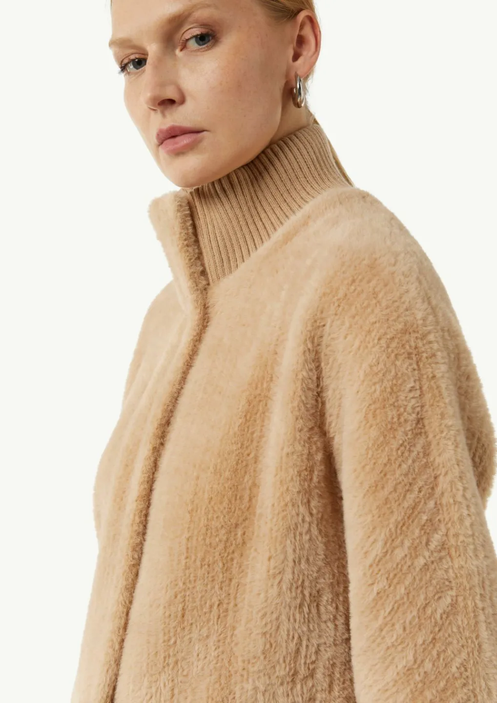 Cape aus Teddyplüsch mit Strickdetails-Comma Best