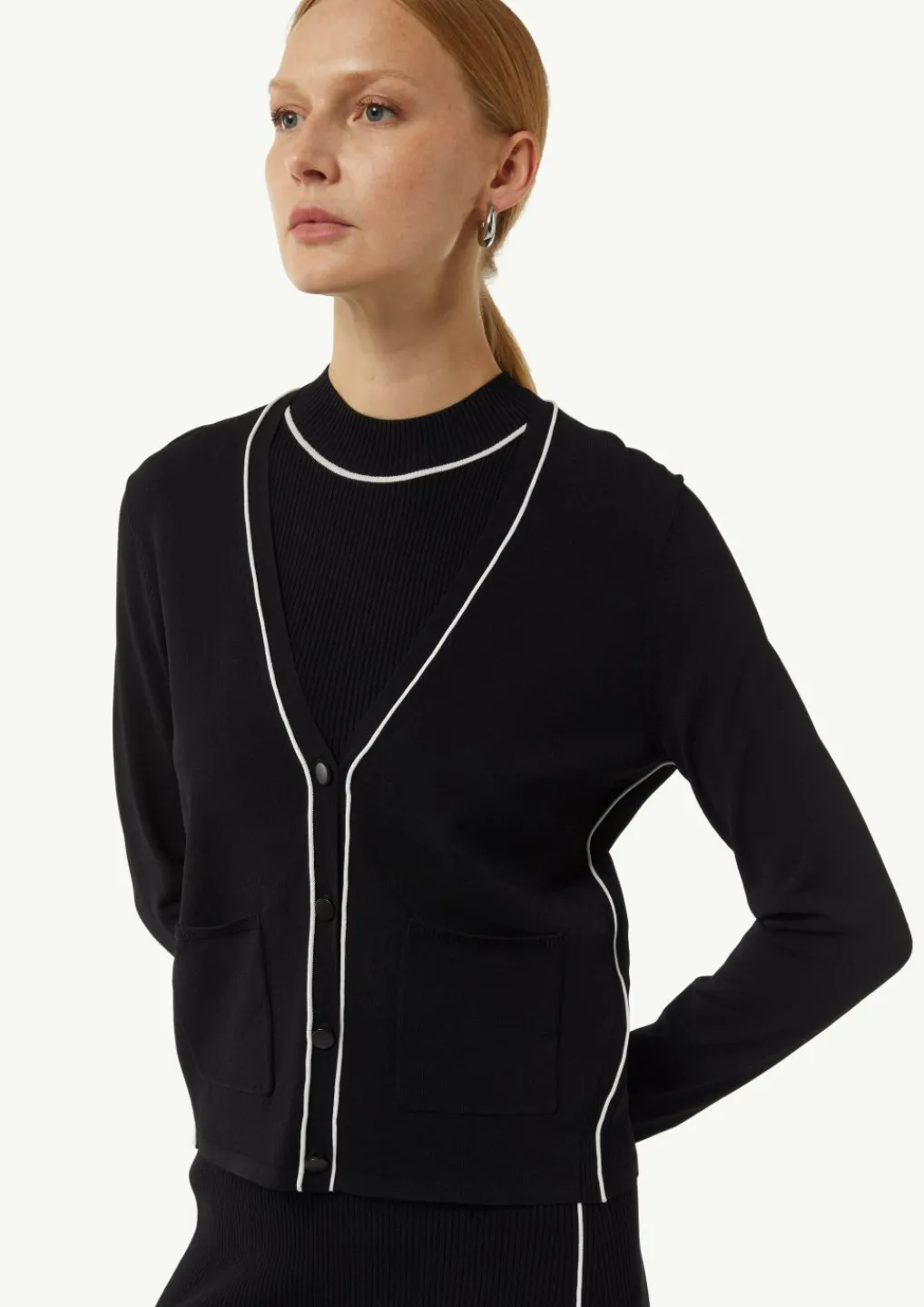 Cardigan mit Kontrastdetails und aufgesetzten Taschen-Comma Hot
