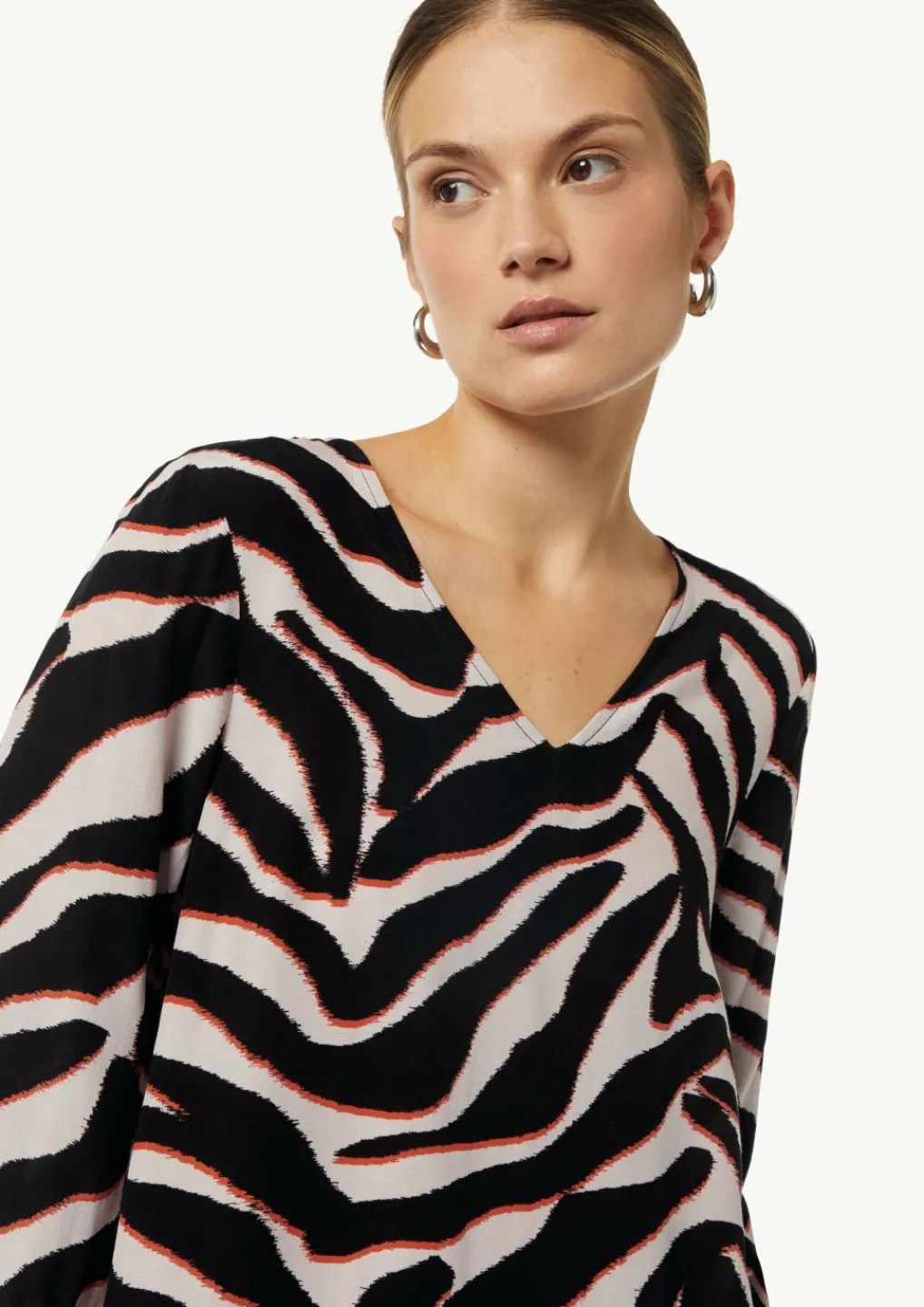 Crêpe-Bluse mit kurzen Ballonärmeln-Comma Hot