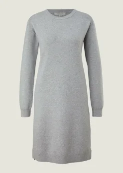 Feinstrickkleid mit Ripp-Details-Comma Online
