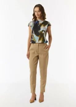 Gemusterte Satin-Bluse mit Cut-out-Detail am Ausschnitt-Comma New