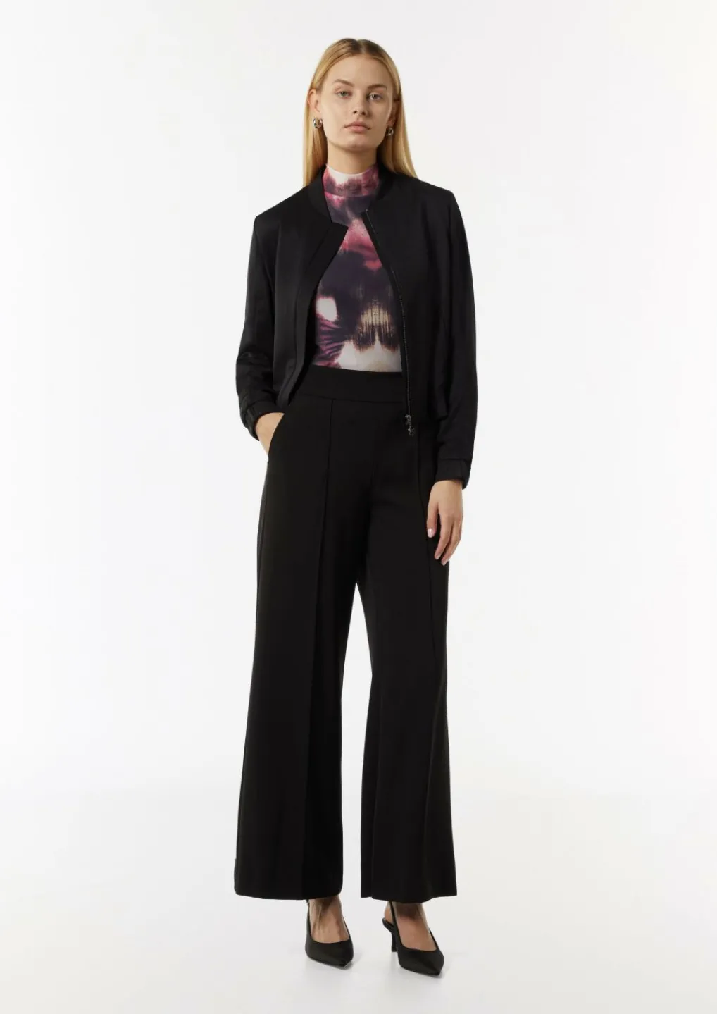 Gemustertes Mesh-Shirt mit Raffungsdetails-Comma Hot