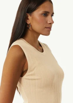 Geripptes Stricktop aus Viskosemix-Comma Hot