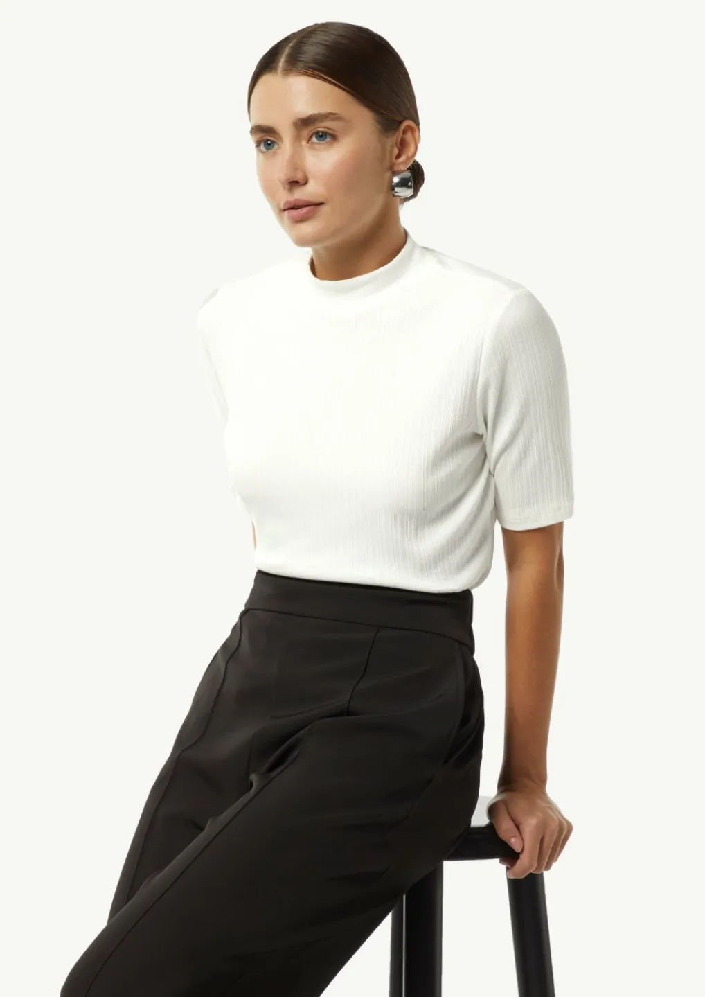 Geripptes T-Shirt im Slim Fit-Comma Sale