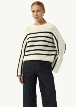 Gestreifter Strickpullover mit Trompeten-Ärmeln-Comma Outlet