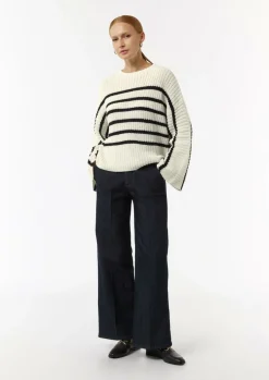 Gestreifter Strickpullover mit Trompeten-Ärmeln-Comma Outlet