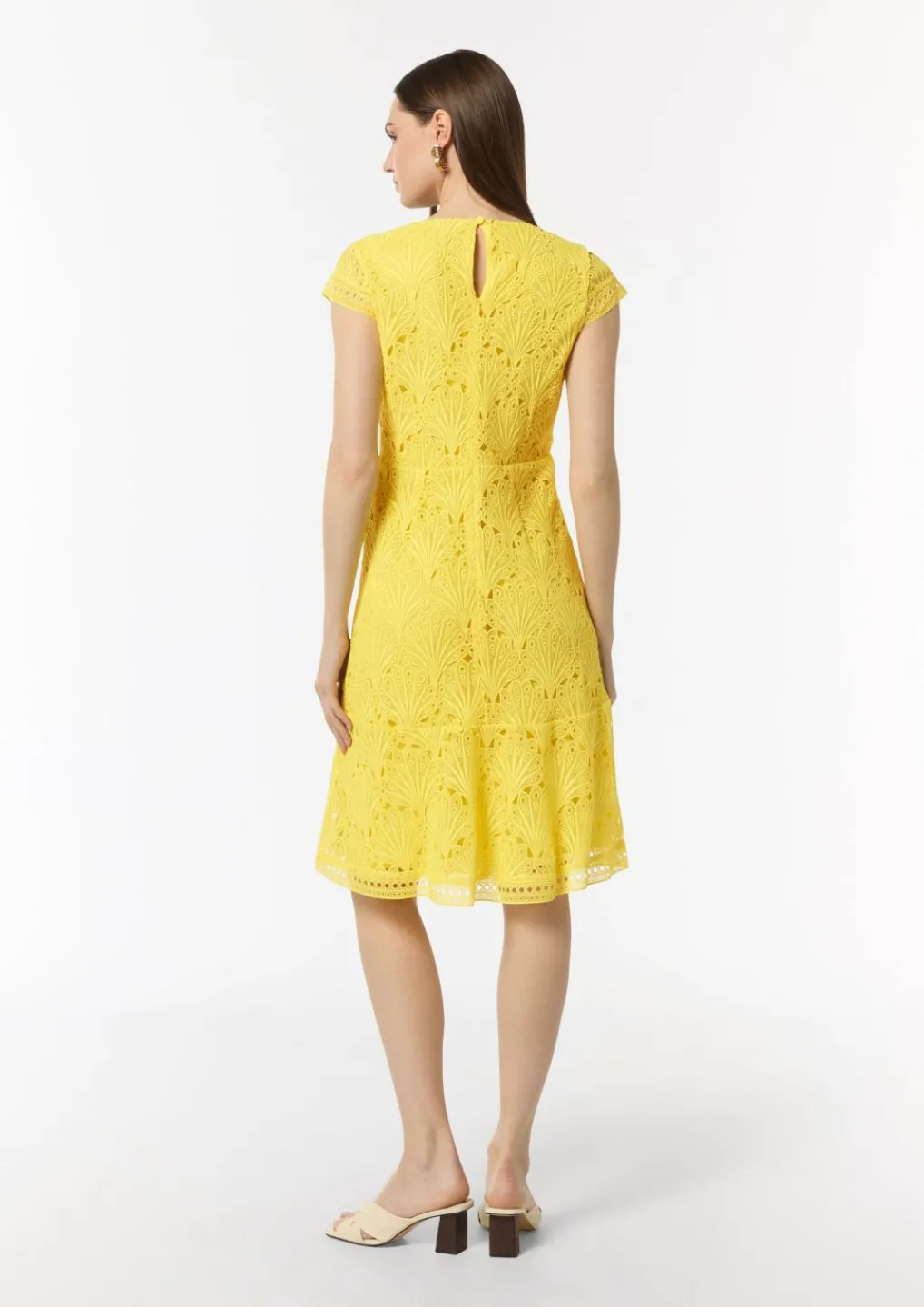 Kleid aus Spitze mit Rundhalsausschnitt-Comma Fashion