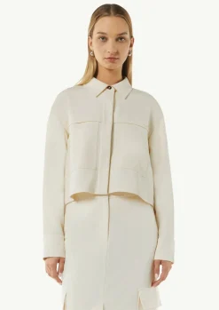 Kurze Jacke mit aufgesetzten Taschen-Comma Discount