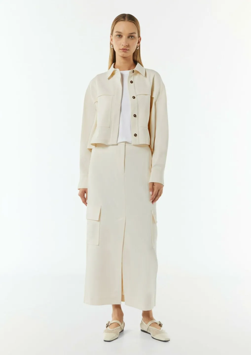 Kurze Jacke mit aufgesetzten Taschen-Comma Discount