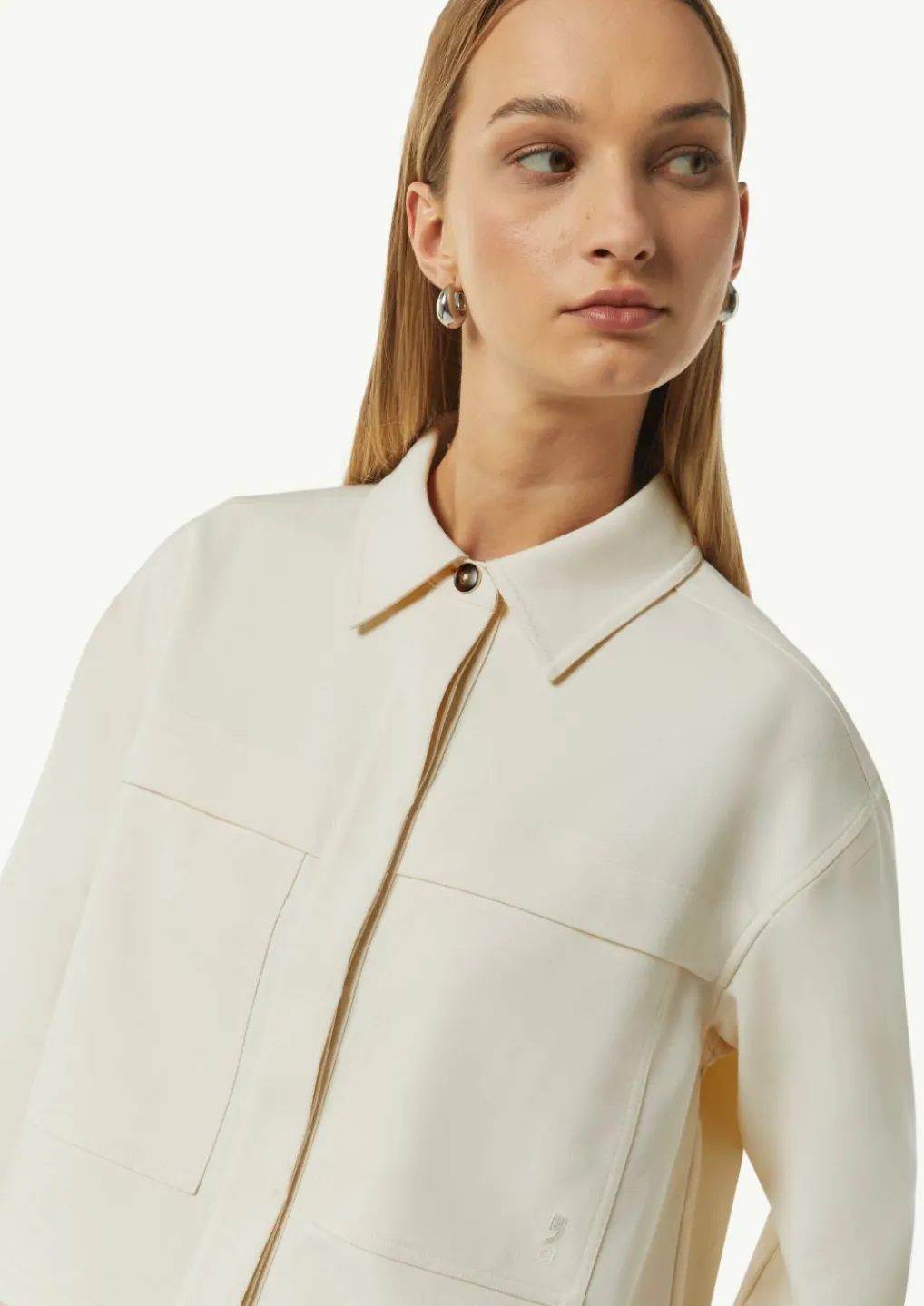 Kurze Jacke mit aufgesetzten Taschen-Comma Discount