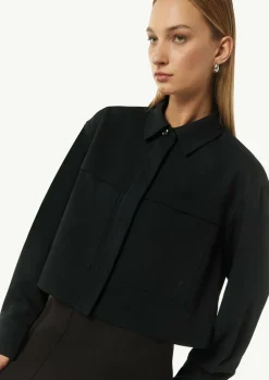 Kurze Jacke mit aufgesetzten Taschen-Comma Sale