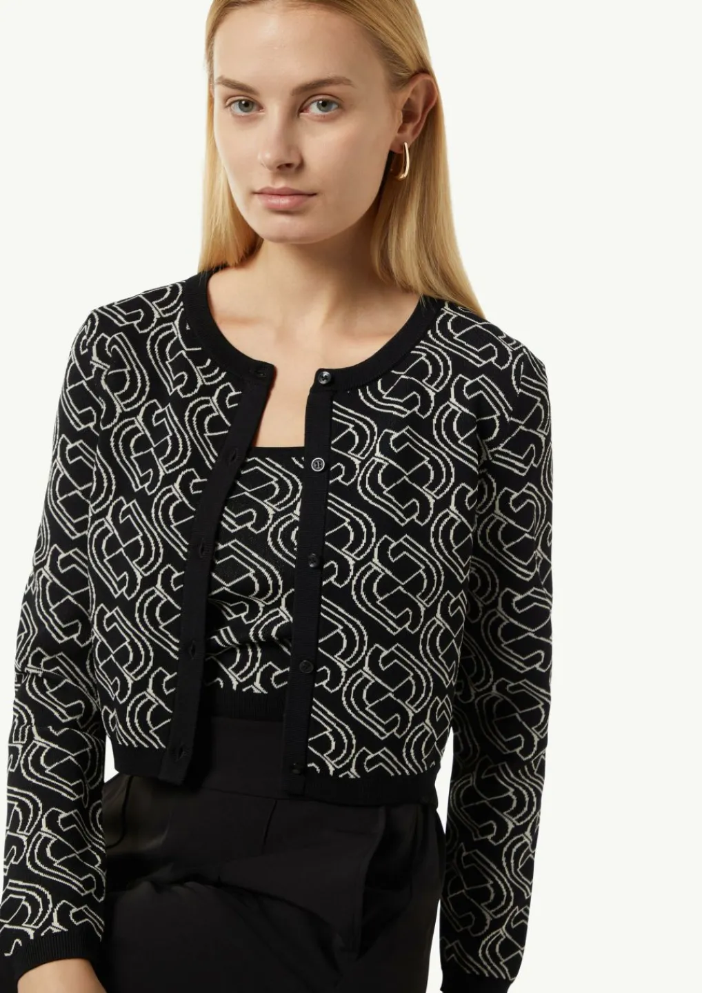 Kurzer Feinstrickcardigan mit grafischem Muster-Comma Best