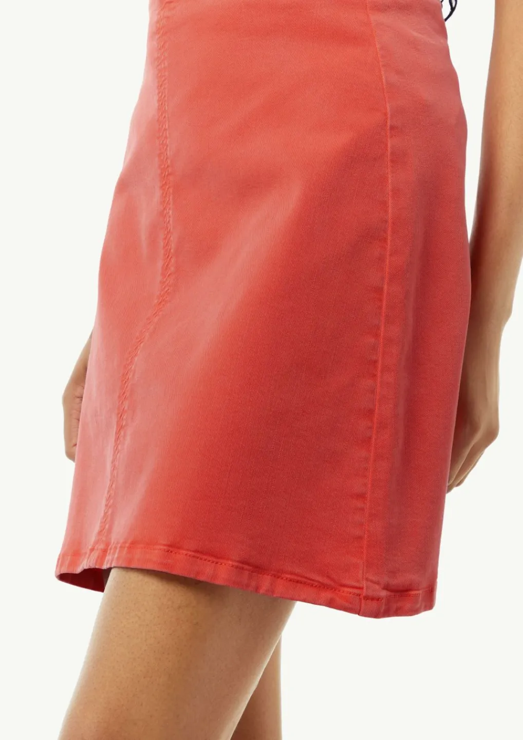 Kurzer Rock mit Garment Dye-Comma Sale