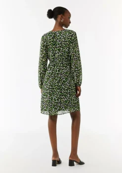 Kurzes Chiffon-Kleid mit Leo-Print und Knopfleiste-Comma New