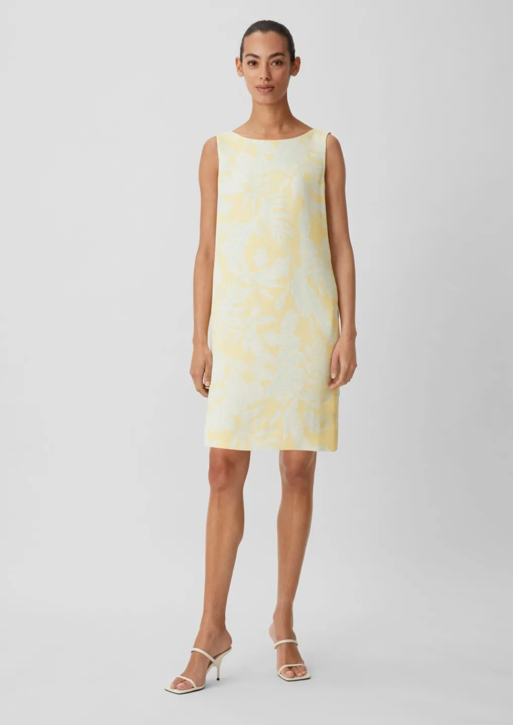 Kurzes Kleid aus Crêpe-Comma Fashion