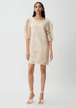 Kurzes Kleid mit Lochstickerei-Comma Sale
