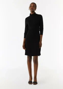 Kurzes Rippstrickkleid mit Turtleneck-Comma Online
