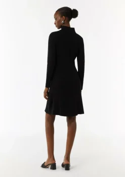 Kurzes Rippstrickkleid mit Turtleneck-Comma Online