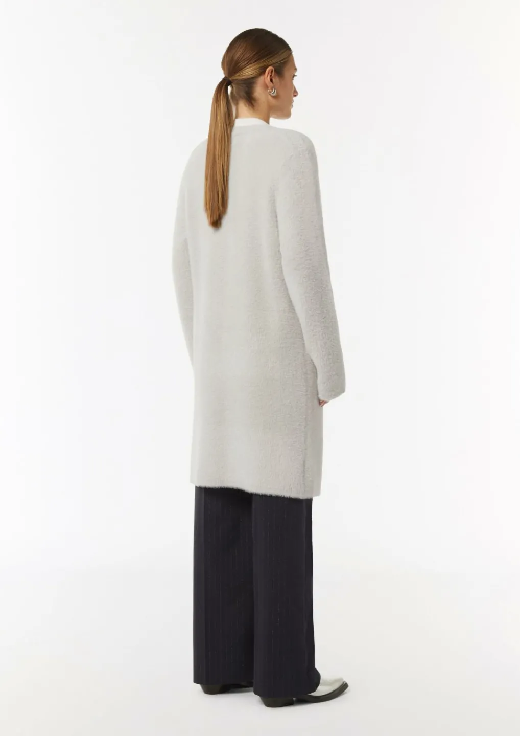 Lange Strickjacke mit aufgesetzten Taschen-Comma Fashion