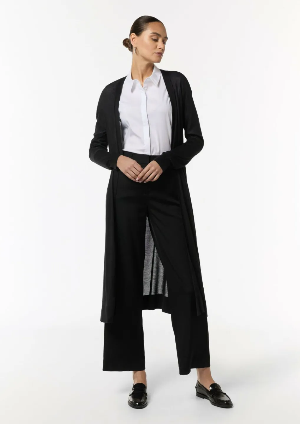 Lange Strickjacke mit Rippbündchen und seitlich geschlitztem Saum-Comma Fashion