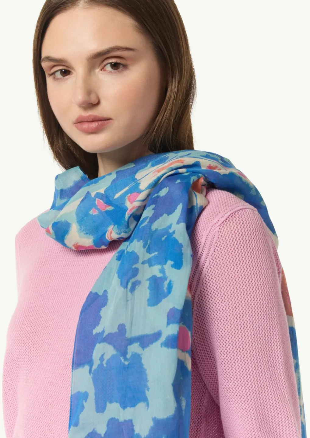 Leichter Schal mit All-over-Print und Fransen-Comma Hot