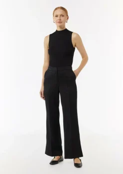 Leicht glänzende Hose mit Flared Leg und Schlitzdetails-Comma Clearance