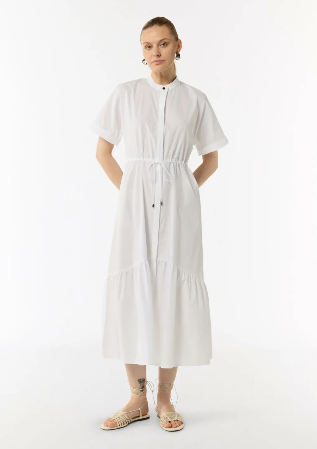 Leicht transparentes Midikleid mit Eingrifftaschen in taillierter Passform-Comma Outlet