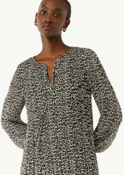 Plissiertes Chiffon-Kleid mit Leo-Print-Comma Hot