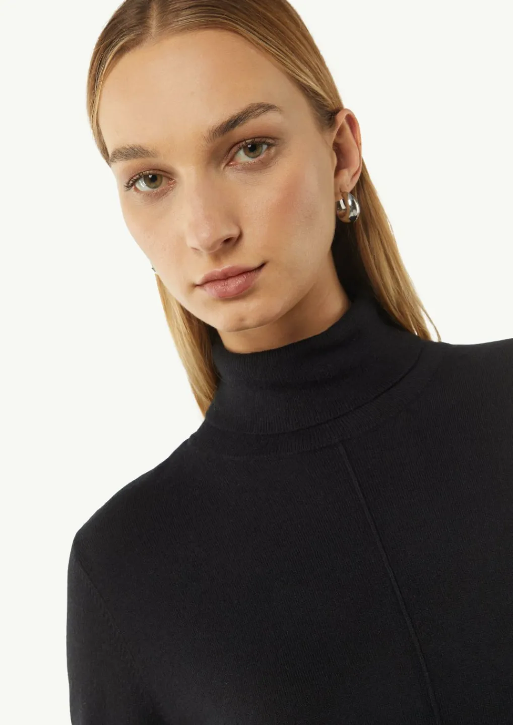 Rollkragenpullover mit Biesen und Rippdetails-Comma Discount