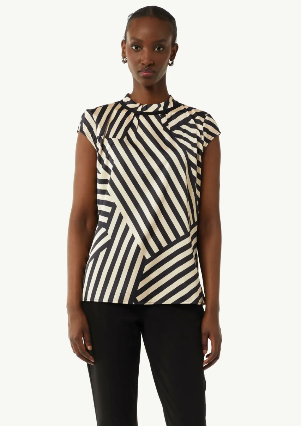 Satin-Bluse mit grafischem Muster und Kragendetail-Comma Sale