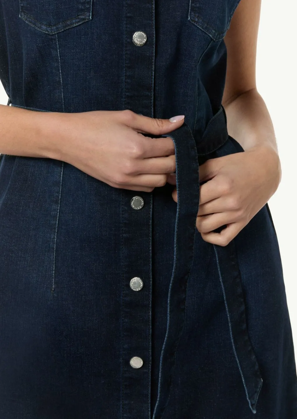 Schmal geschnittenes Jeanskleid mit Bindegürtel-Comma Clearance