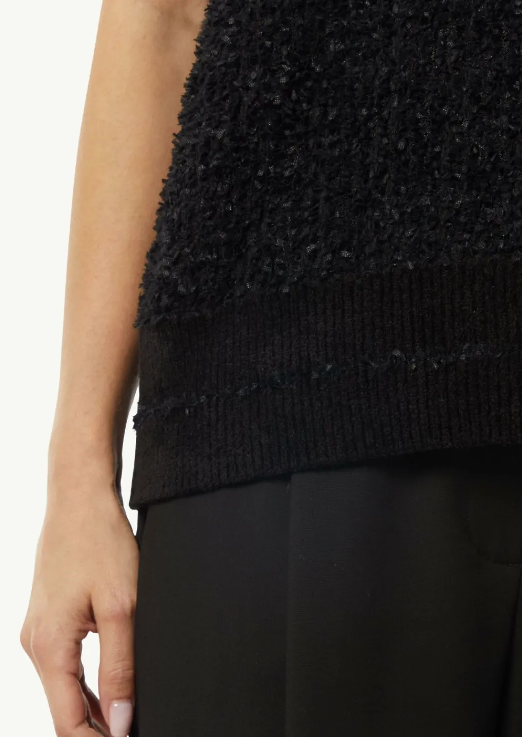 Strickpullover mit V-Ausschnitt und Rippblende-Comma Clearance