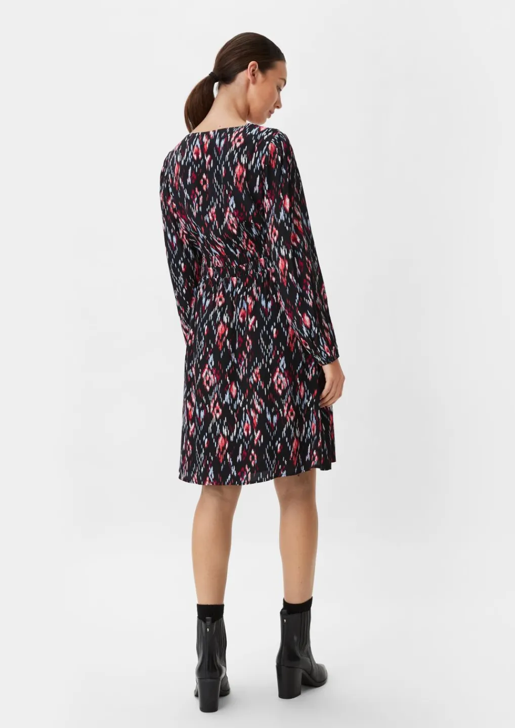 Tailliertes Kleid aus Crêpe-Comma Clearance