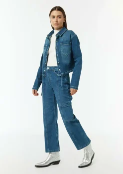 Verkürzte Jeans mit Cargotasche und Nahtdetails-Comma Outlet