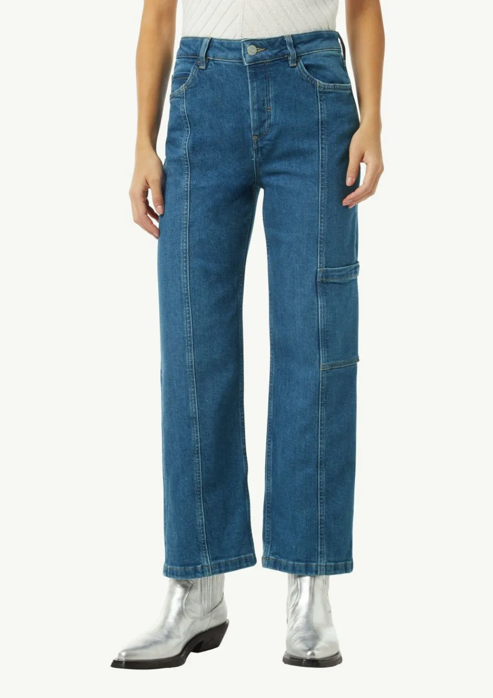 Verkürzte Jeans mit Cargotasche und Nahtdetails-Comma Outlet