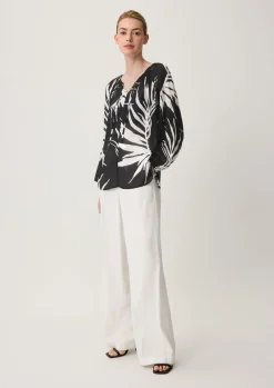 Viskosebluse mit All-over-Print-Comma Hot