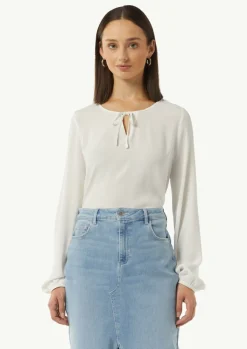 Viskose-Bluse mit Bindedetail am Ausschnitt-Comma Sale