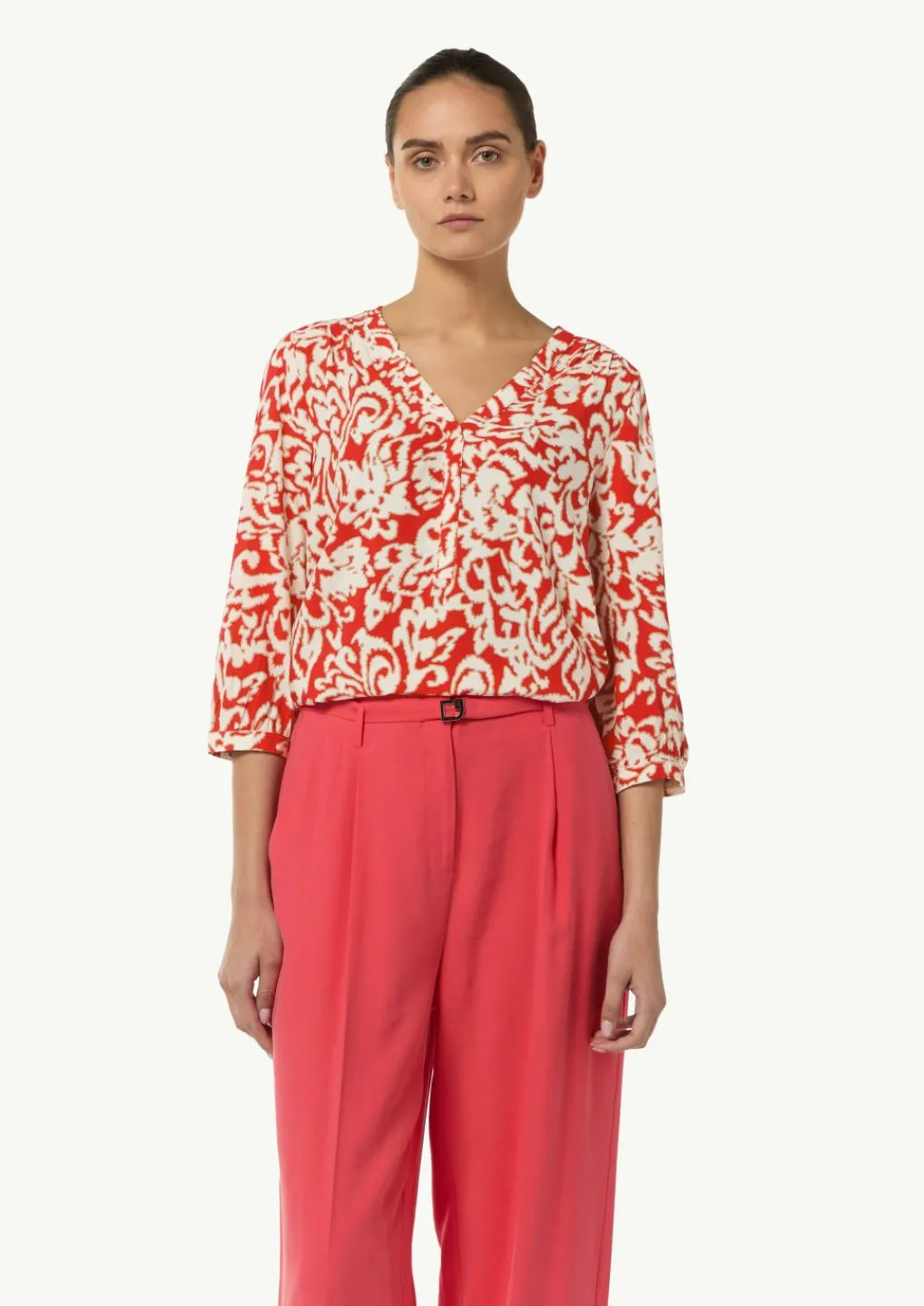 Viskosebluse mit V-Ausschnitt-Comma Hot