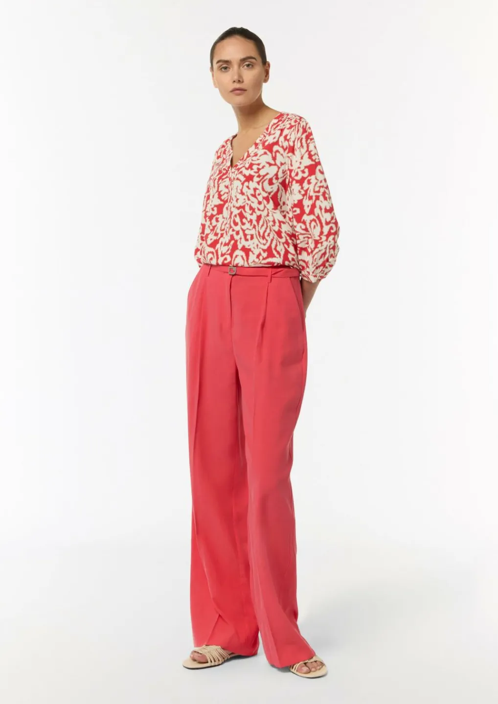 Viskosebluse mit V-Ausschnitt-Comma Hot