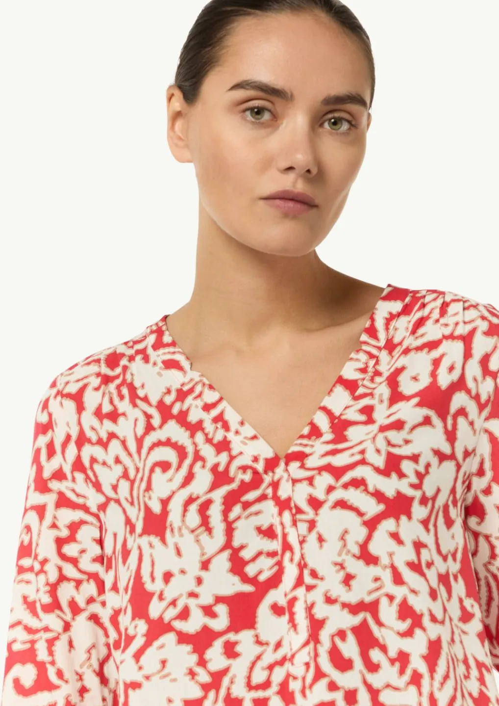 Viskosebluse mit V-Ausschnitt-Comma Hot