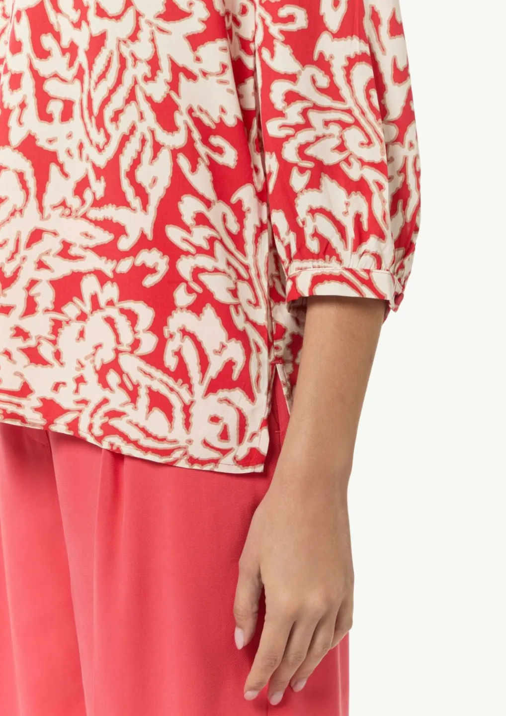 Viskosebluse mit V-Ausschnitt-Comma Hot