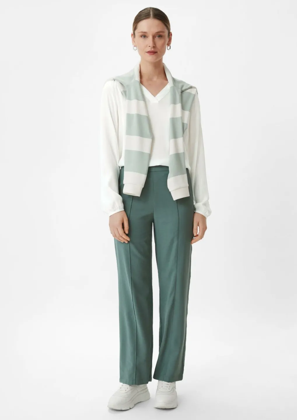 Viskosebluse mit V-Ausschnitt-Comma Fashion