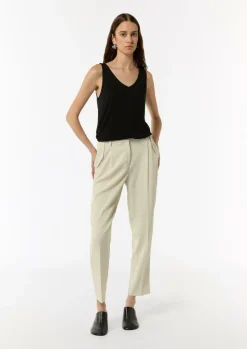 V-Neck-Shirt aus Jersey mit gekreuzten Trägern-Comma Hot