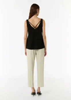 V-Neck-Shirt aus Jersey mit gekreuzten Trägern-Comma Hot