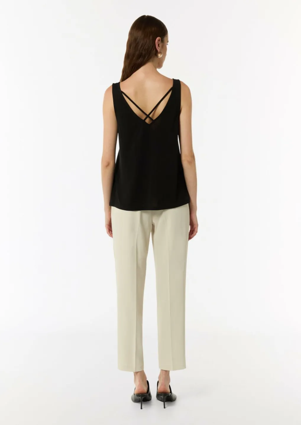 V-Neck-Shirt aus Jersey mit gekreuzten Trägern-Comma Hot